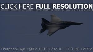 Истребитель F15 над землей